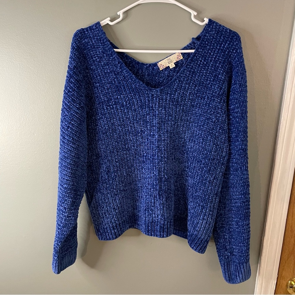 Pink Rose Blue Sweater Size M